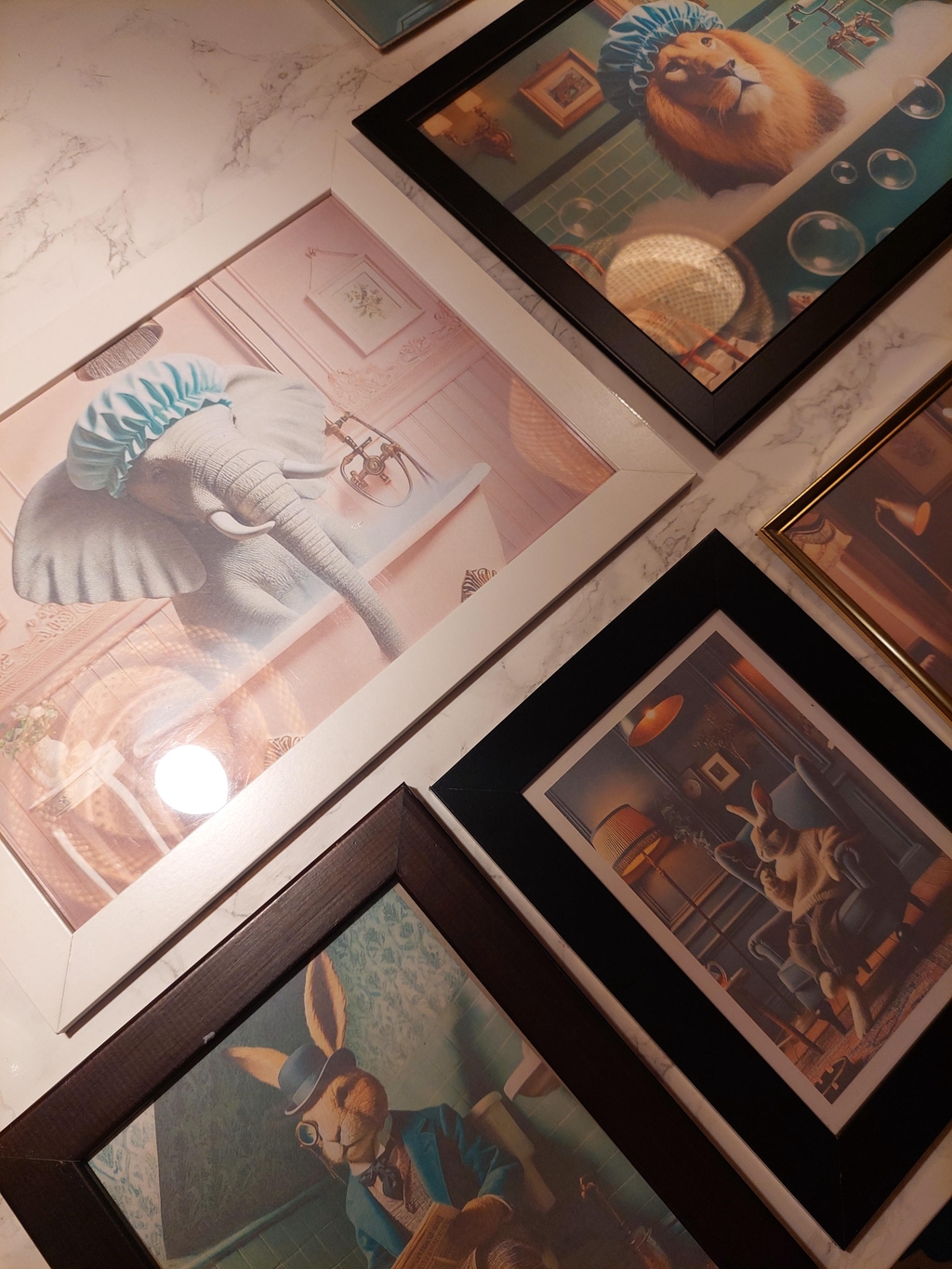 hauskat eläinhahmot taulut