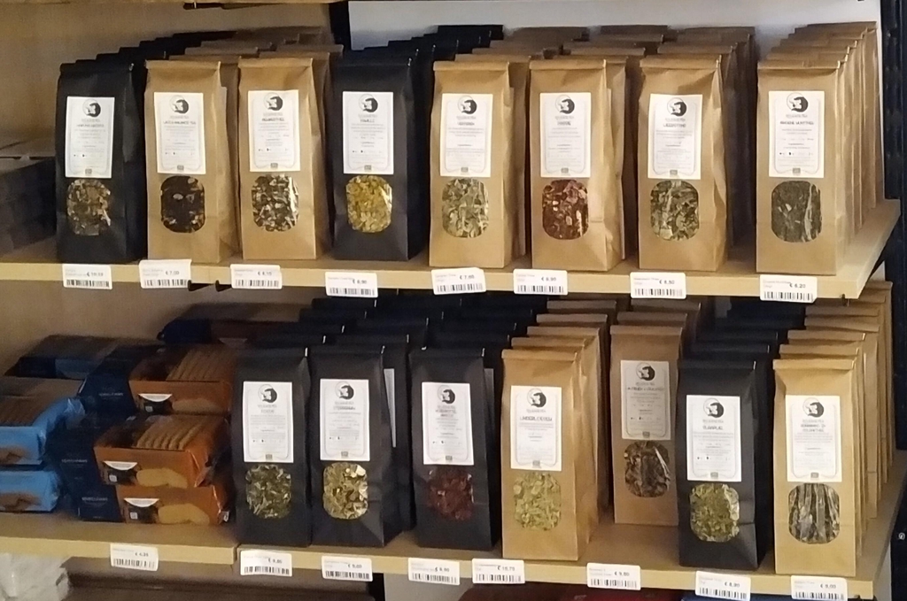 Onze producten wederverkopen, herverpakken, onder private label of eerder thee op maat ? 
Het kan allemaal !

Reselling our products, repackaging them, under a private label, or perhaps custom-made tea?
Everything is possible!