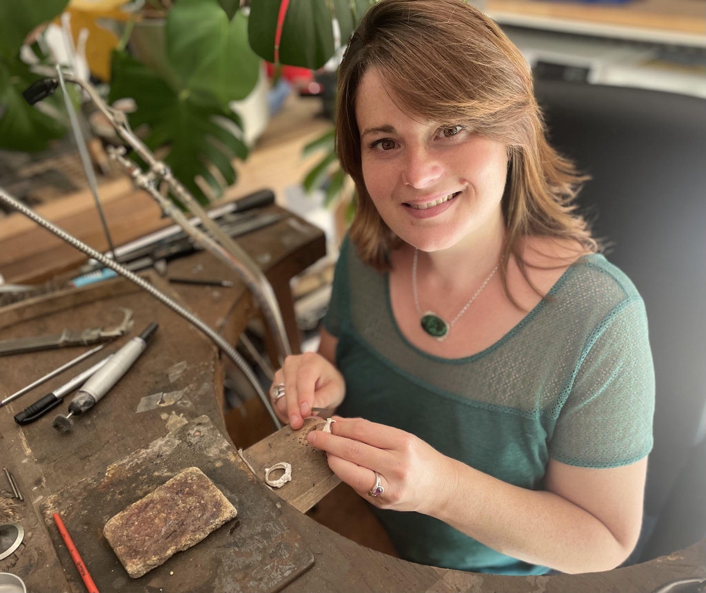 💎 Derrière Baikal Joaillerie, une passion, un savoir-faire 💎

Je suis Laura, artisane joaillière en Bretagne. Chaque bijou que je crée est façonné à la main avec patience et passion, en argent et pierres naturelles. Inspirée par la nature, je donne vie à des pièces uniques, chargées de symboles et d’émotions.

✨ Un savoir-faire artisanal
🌿 Des créations sur-mesure et éthiques
💎 L'énergie des pierres au cœur de mes bijoux

📍 Sur rendez-vous à Guichen | ✨ Boutique en ligne
