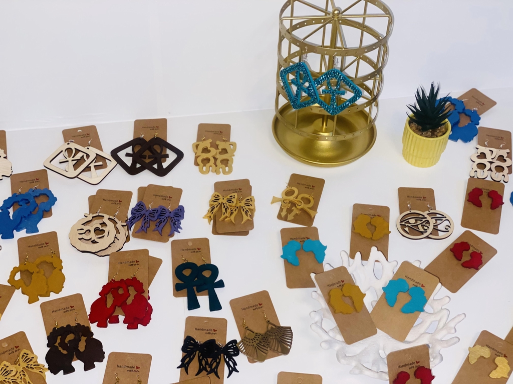 
Deluxe kerstpakket met zoetigheden en kerstaccessoires