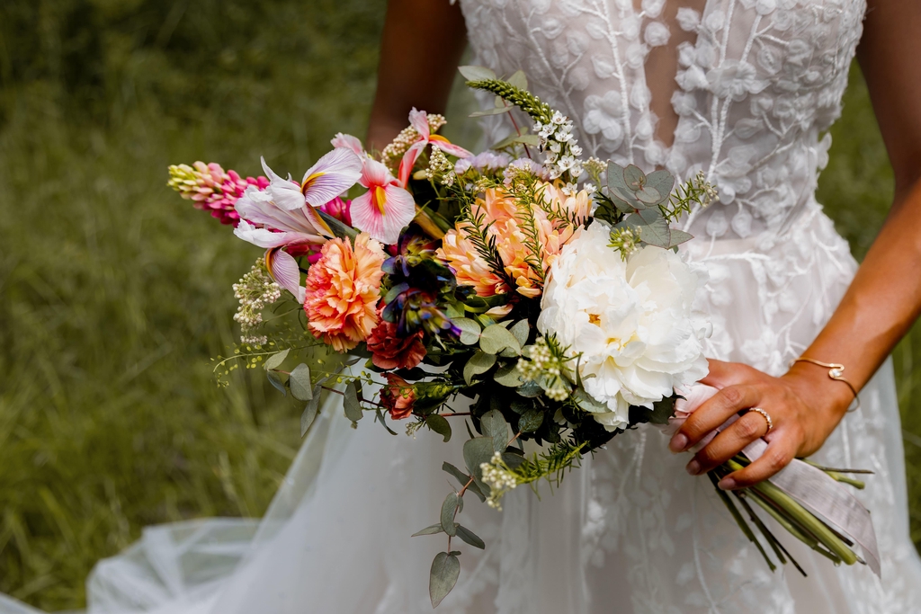 Magnifique Bouquet de Mariée - Fleurs Mariage
Je réalise toute la décoration florale de votre mariage en fonction de besoins fleuris et des fleurs que vous aimez. A votre écoute, je vous accompagne grâce à mon expertise dans vos choix, vous conseille, vous aiguille pour une magnifique décoration florale dans le thème de votre mariage