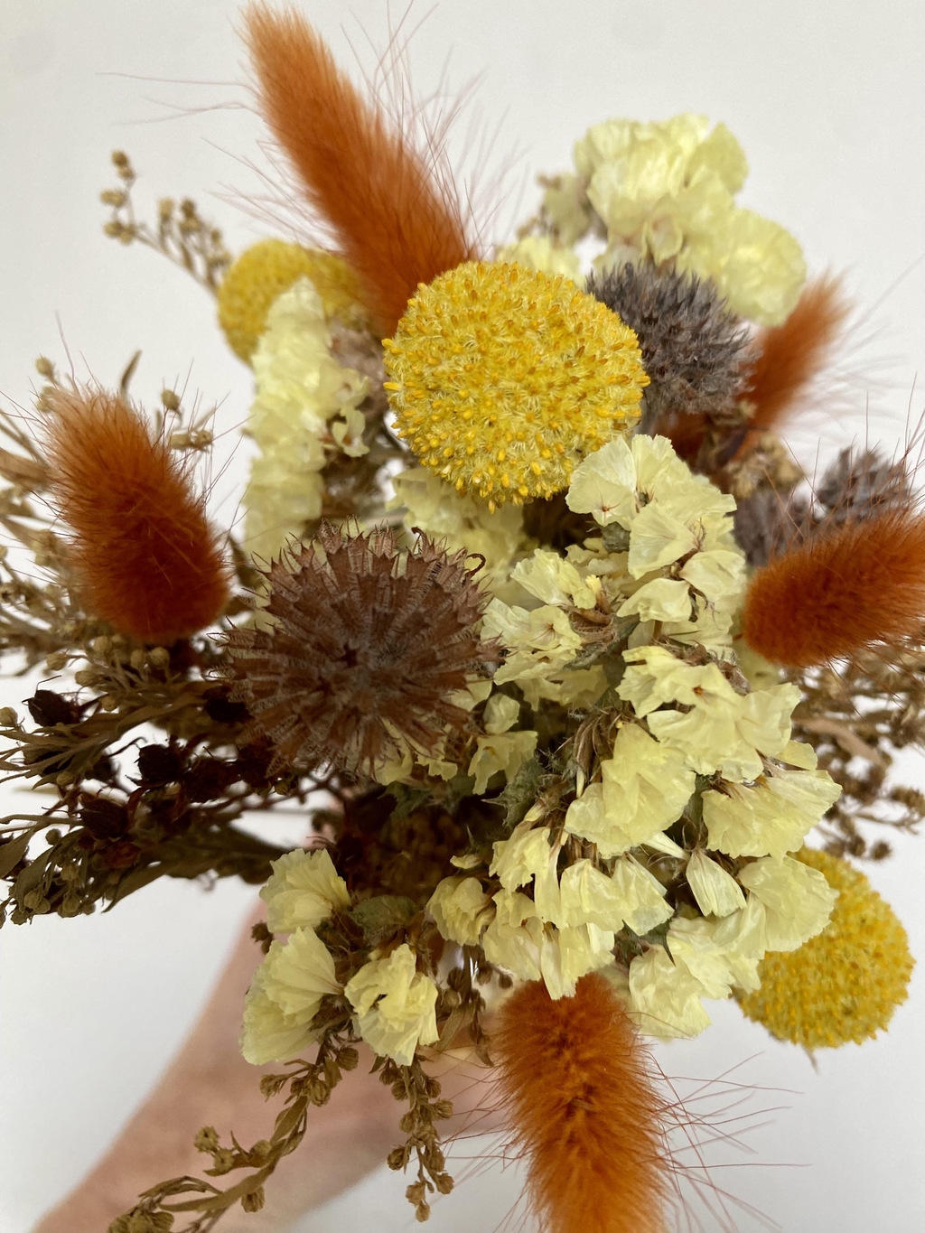 Des couleurs peps, jaune, orange apportent gaieté, dynamisme, un bouquet plein de joie