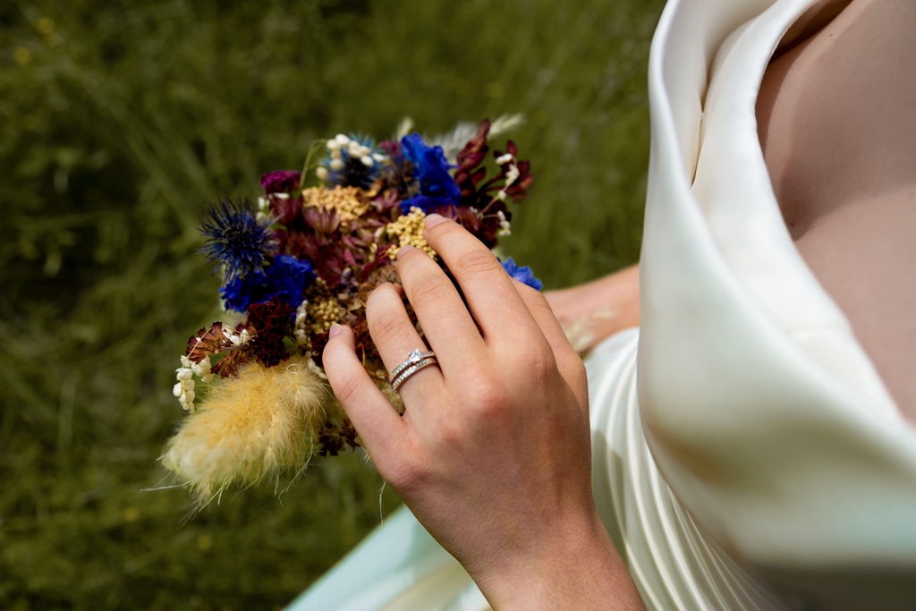 bouquet de Mariées en fleurs séchées que vous pourrez conserver longtemps près de vous, symbole de ce jour si précieux