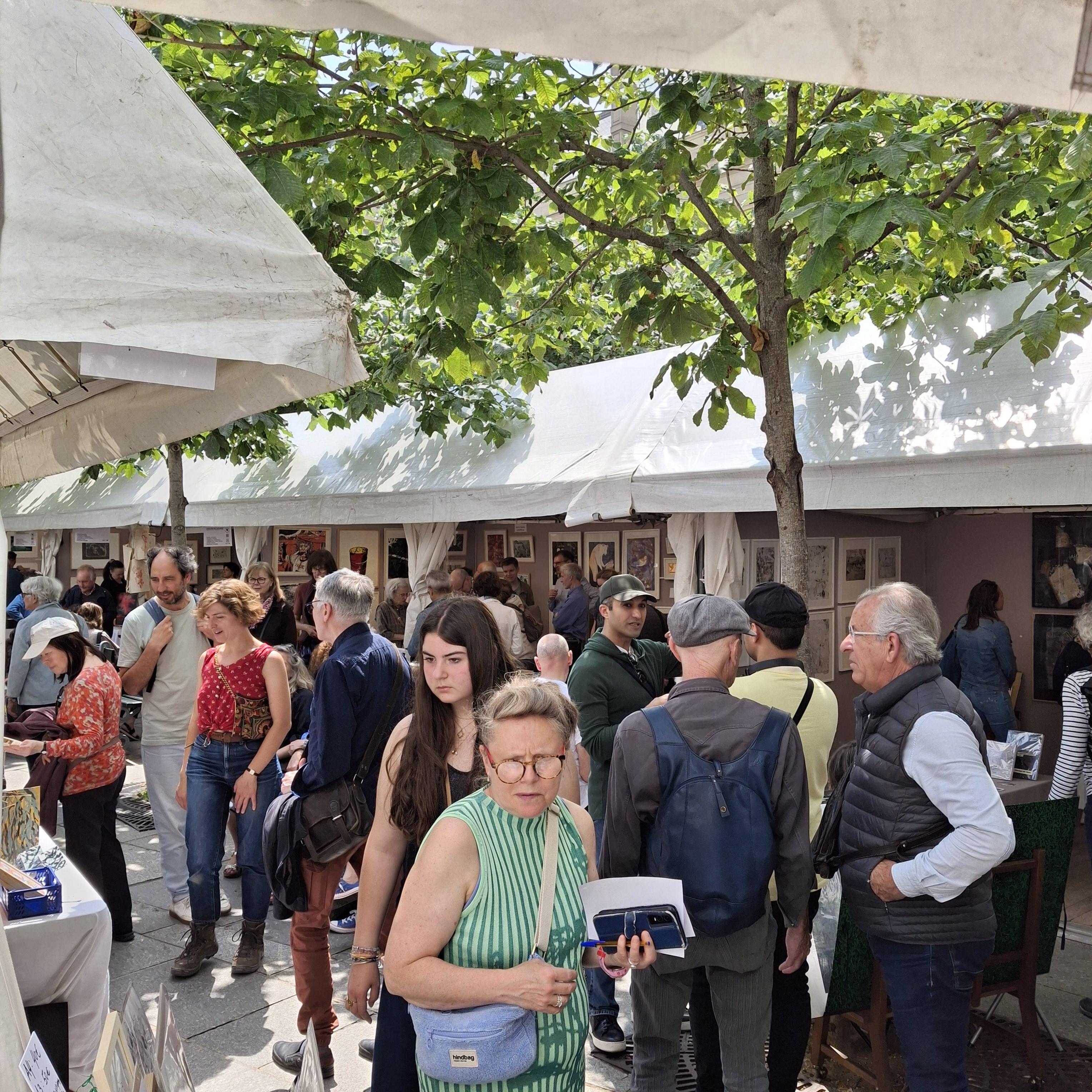 La foire de Saint-Sulpice réunit chaque année plusieurs centaines d'artistes et de passionné.es d'estampes.
