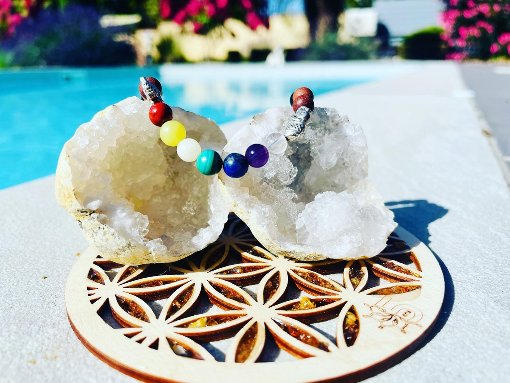 Bienvenue à la boutique ☺️
Vous trouverez ici des bijoux et des pierres de qualités .
N’hésitez pas à me contacter, pour en savoir plus sur le guide des pierres ou la création d’un bracelet personnalisé suivant vos besoins. 
Bonne visite 💎💍
