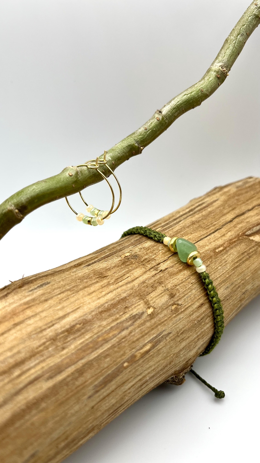 Bei Wonderful Yarn findest Du auserwählte Lieblingsstücke...
Wie Ohrstecker, Creolen und Armbänder.