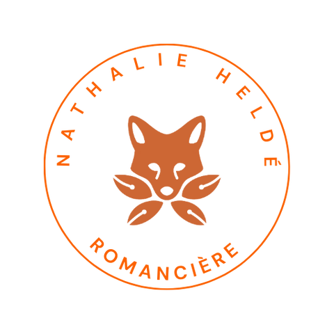 Logo de Nathalie Heldé. Un renard et des plumes d'écrivain stylisés dans les tons orange, entourés d'une cercle et du nom de l'autrice.