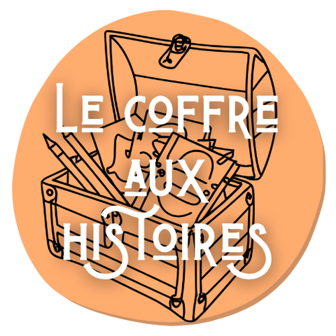 Coffre ouvert rempli de feuilles, crayons et petits objets créatifs, illustrant un univers d’histoires à imaginer.
Pardessus le coffre est écris : Le Coffre Aux Histoires