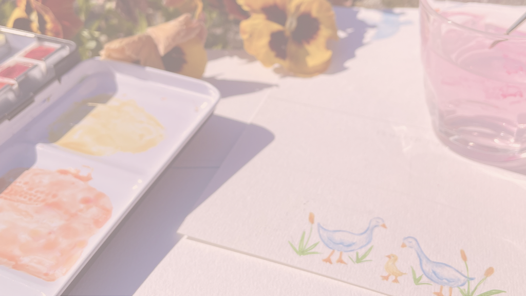 Je suis Axelle, la créatrice de la palette des saison, une boutique en ligne de papeterie (cartes postales et affiches) et de calendriers en sérigraphie artisanale. Inspirée par la nature le rythme des saisons et mes souvenirs d'enfance, je crée des illustrations poétiques pour embellir votre quotidien.