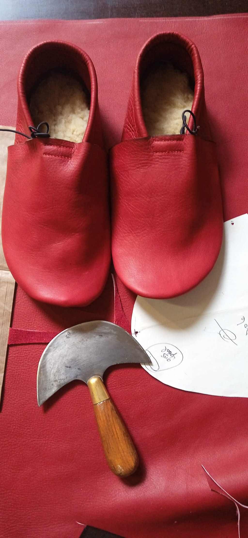Chaussons fourrés laine de mouton rouge taille 44