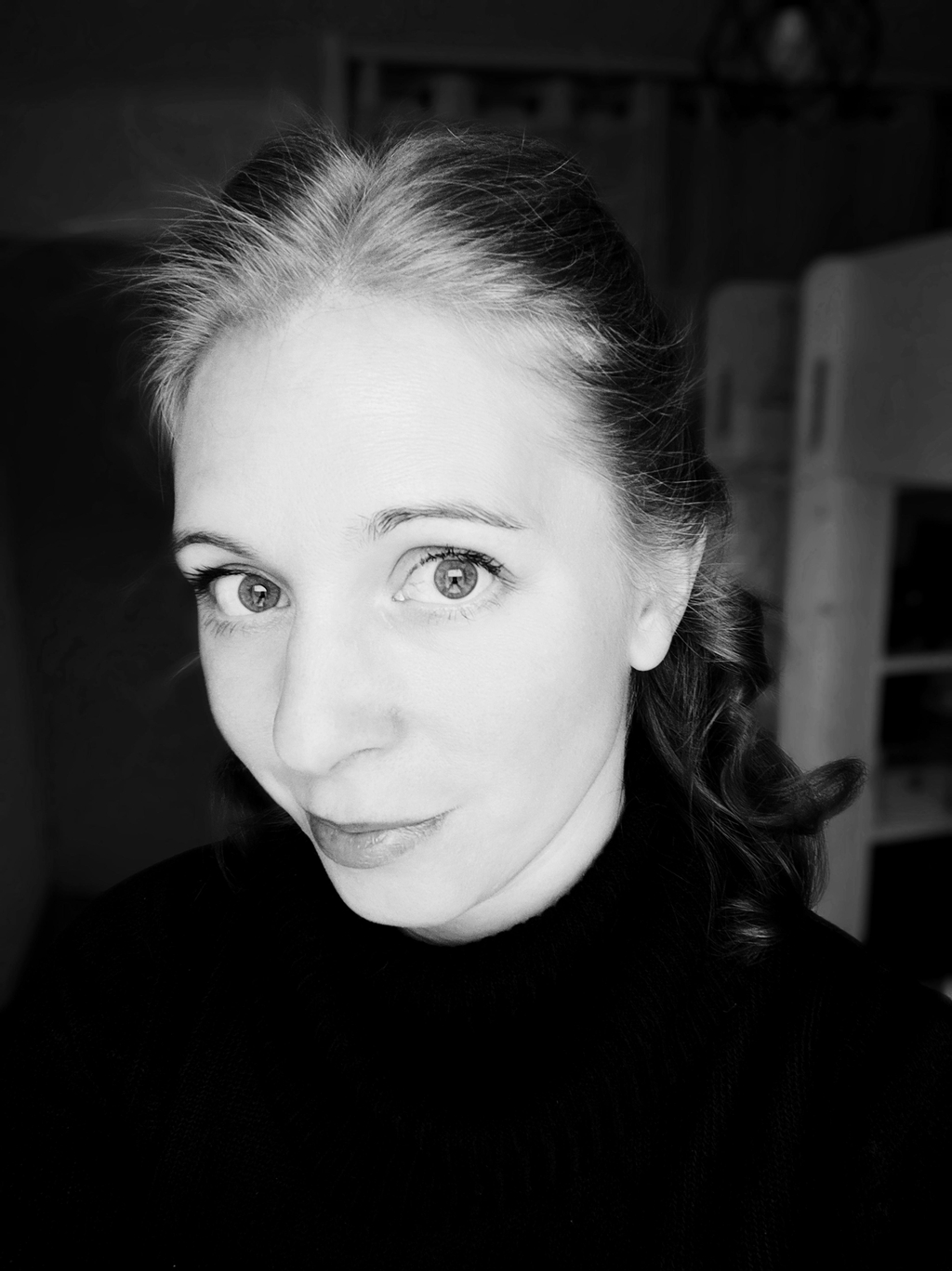 Photo en noir et blanc de l'autrice