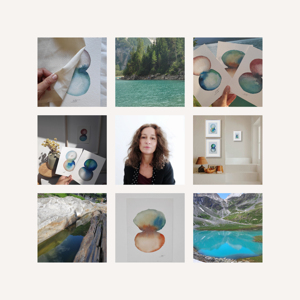 L'artiste Isabelle Joubert au milieu de ses œuvres abstraites inspirées par la montagne et l'eau bleue des lacs
