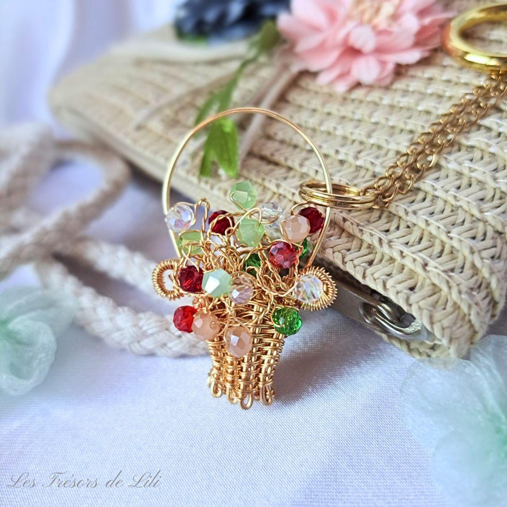 Bijou de sac de créateur en forme de panier d'osier, cuivre plaqué or tissé à la main & cristaux autrichiens blanc, rose, rouge et vert