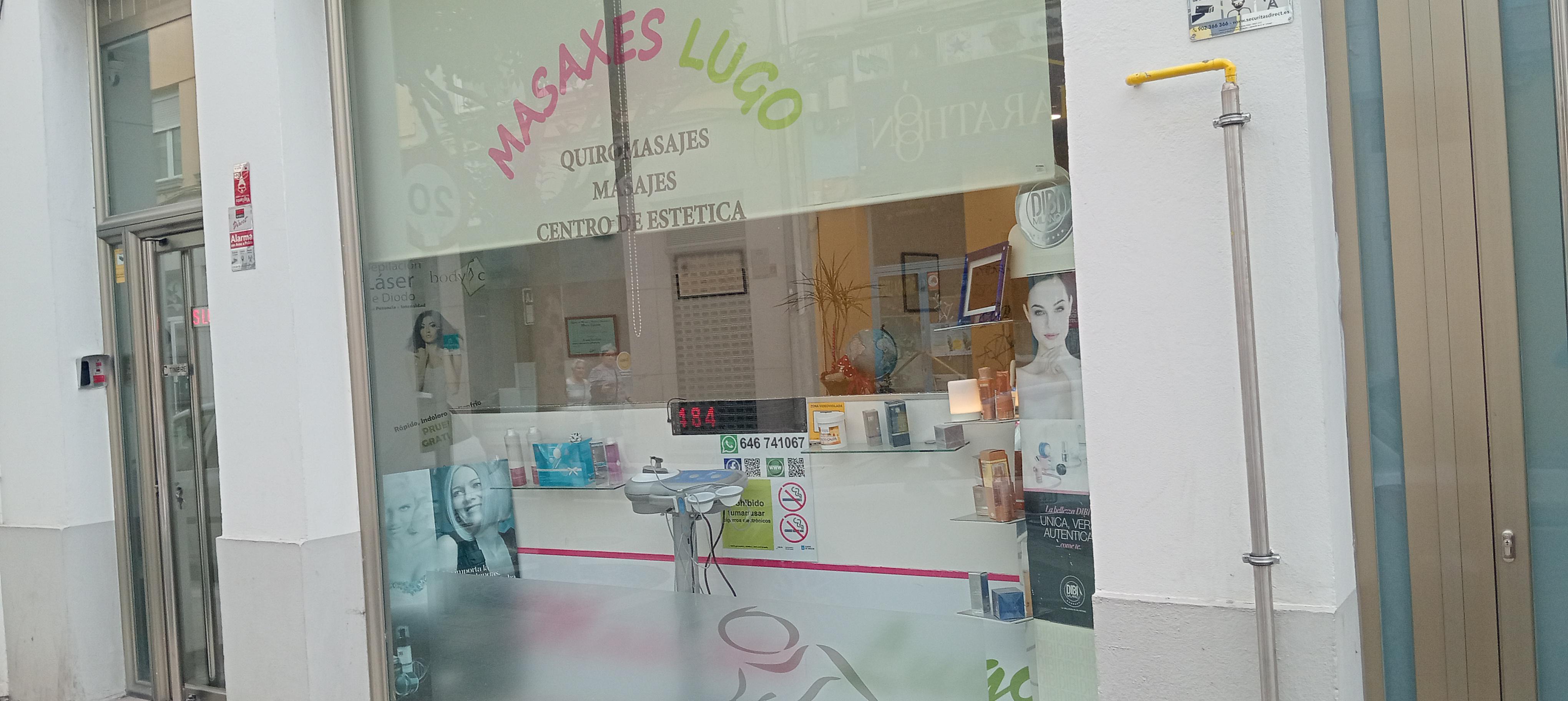 Masaxes Lugo es un centro de quiromasaje y masajes en Lugo, a menos de 100 metros de la muralla romana, en Rúa Camiño Real. Más de 20 años de experiencia en masaje descontracturante, relajante, deportivo, quiromasaje y drenaje linfático, siempre adaptados a lo que necesitas. Si haces el Camino de Santiago, te ayudamos a recuperar las piernas al llegar a Lugo. Trabajamos con cita previa: reserva por WhatsApp o teléfono.
Massage in Lugo for pilgrims: after a few stages of the Camino Primitivo, book a 30-minute leg massage, sports or deep tissue massage, less than 100 m from the Roman wall. Appointments by WhatsApp or phone.