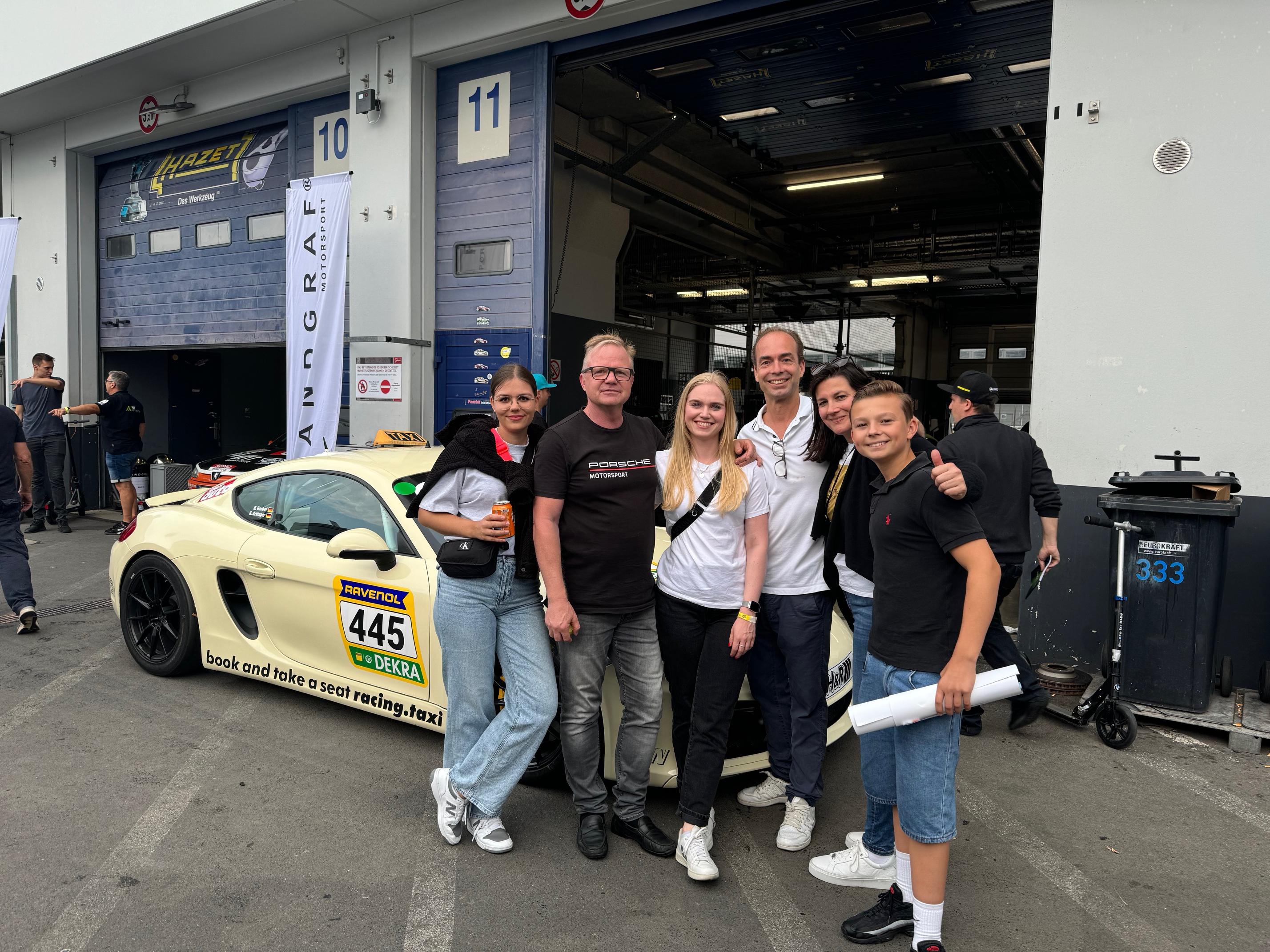 1 Runde racing.taxi in der NLS