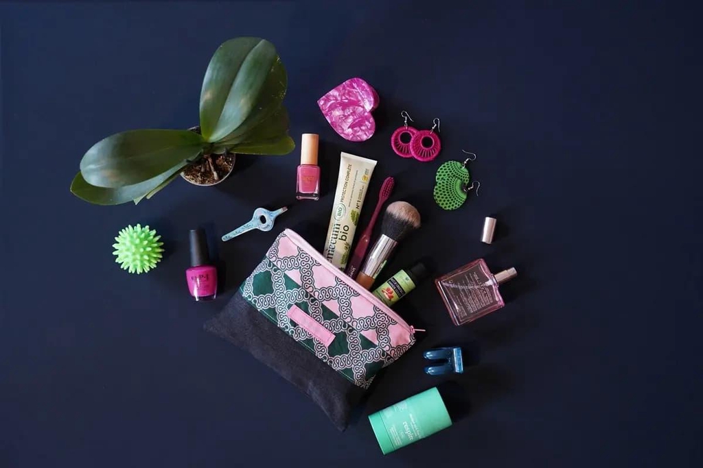 Pochette zippée bi-matière en wax et tissu – accessoire fait main By Ninette