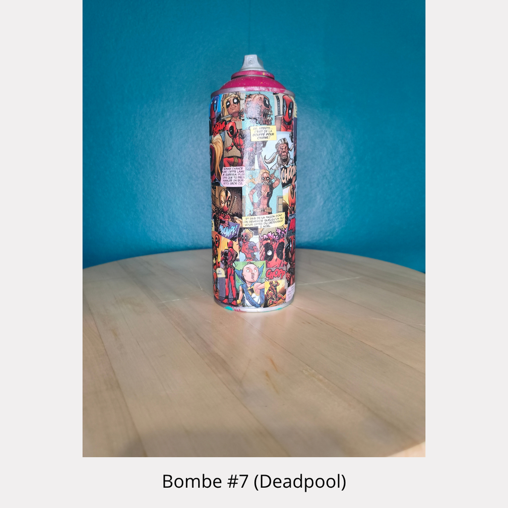 Bombe aérosol décorative Deadpool recouverte de collages comics, création Pop Art unique de Tony Debs