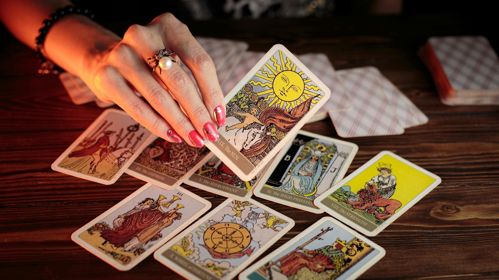 How to choose your first Tarot deck: Rider-Waite-Smith for modern times