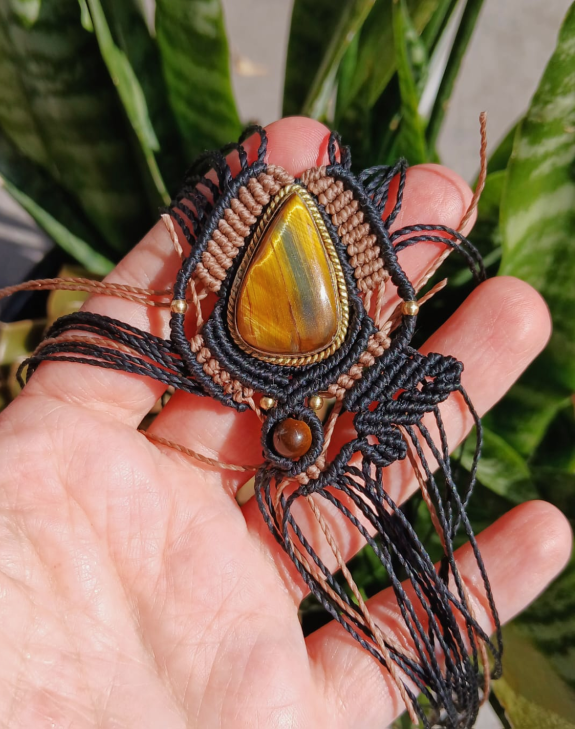 Micro macramé com cristais