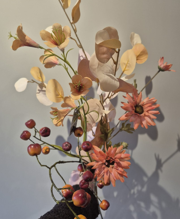 Oranje zijden bloemen voor in een zijden boeket bij Sveervol wonen