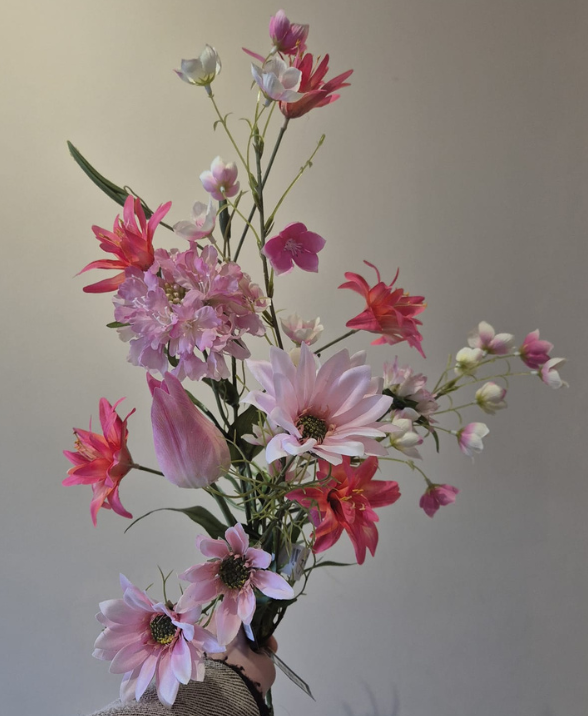 Roze zijden bloemen voor in een zijden boeket bij Sveervol wonen
