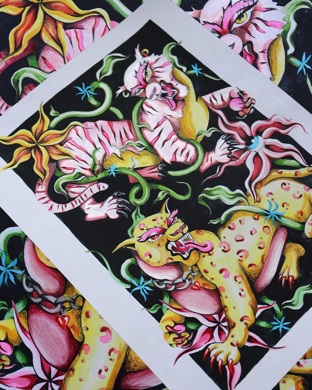 Shop tes illustrations & stickers funky par ici 🎨✨
Retrouve mes illus originales et mes stickers brillants faits main sur rotkarot.com ! Entre vibes néon, félins badass et fleurs hypnotiques, c’est le spot pour choper un bout de mon univers.
🌟 Parfaits pour pimper ton ordi, ton carnet ou ton mur !