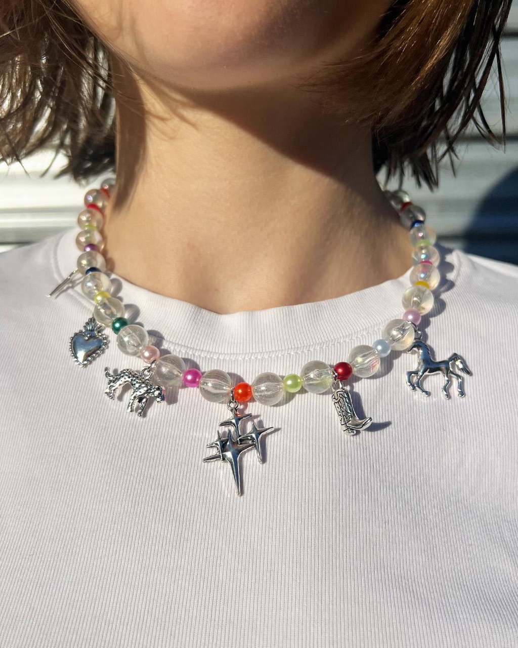Bijoux faits main & perles qui brillent 💖
Découvre mes colliers, bracelets et accessoires faits avec amour à Lille. Chaque pièce est unique, montée à la main avec des perles, breloques rétro et vibes colorées.
✨ Pour les looks doux ou carrément badass — c’est par ici que ça se passe !