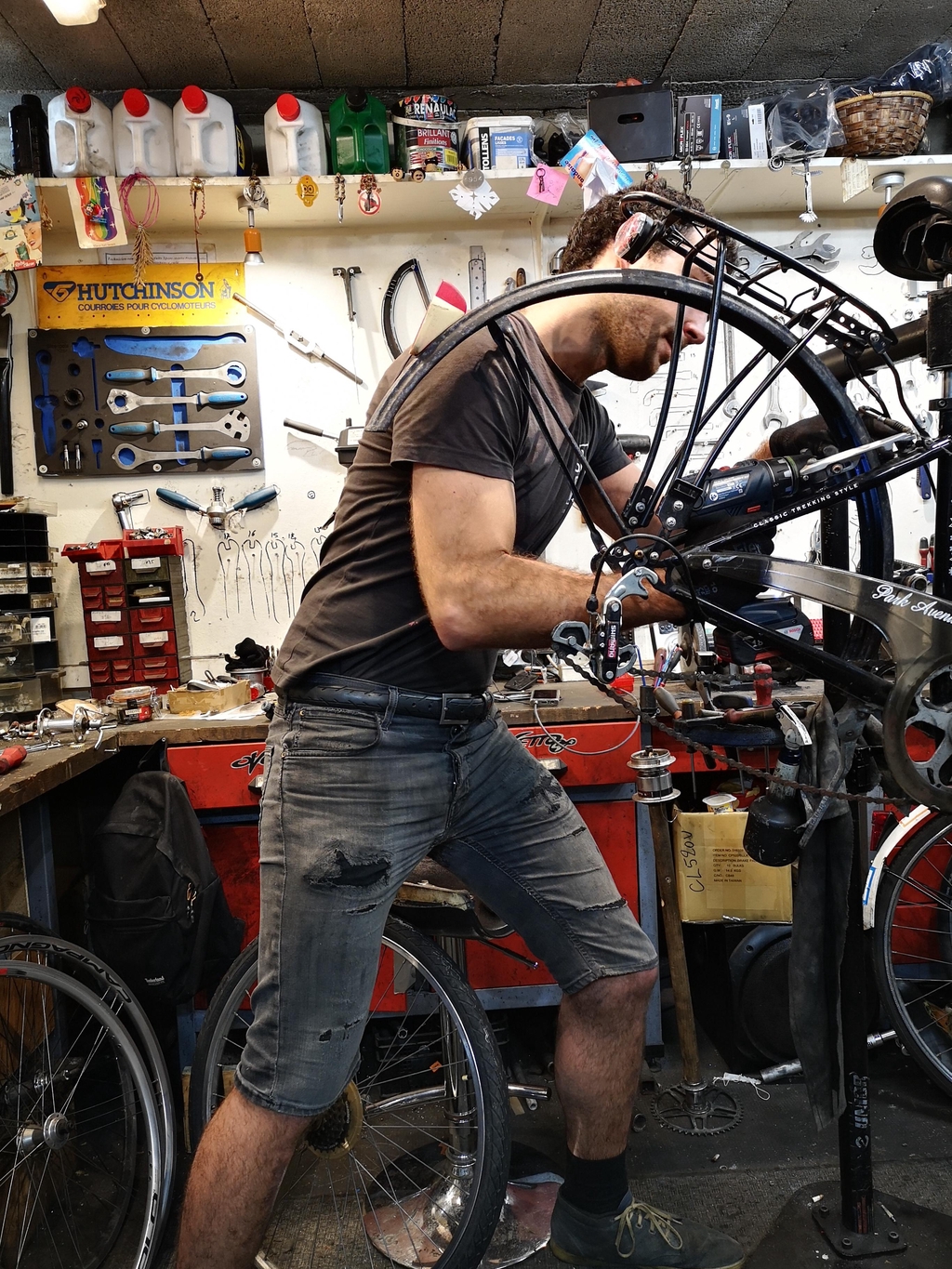 Au bureau comme en atelier, portez votre ceinture au quotidien.