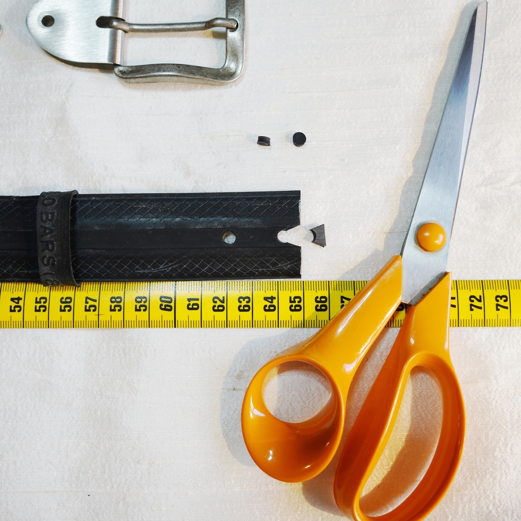 Réalisez le trou nécessaire pour la vis chicago.