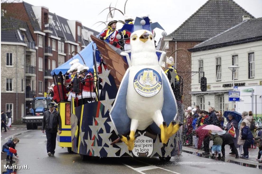 Tijdens carnaval is de Striepersgatse merchandise te koop bij Feesterij Lugano
en 't Leuke Winkeltje. (Beperkte voorraad)