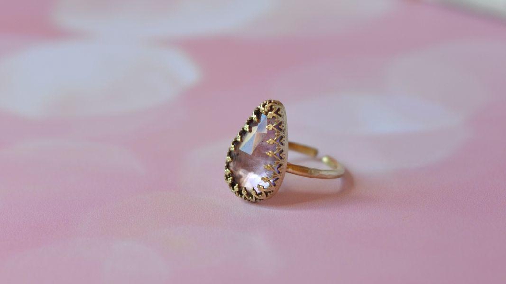 Bijoux symbolique en laiton