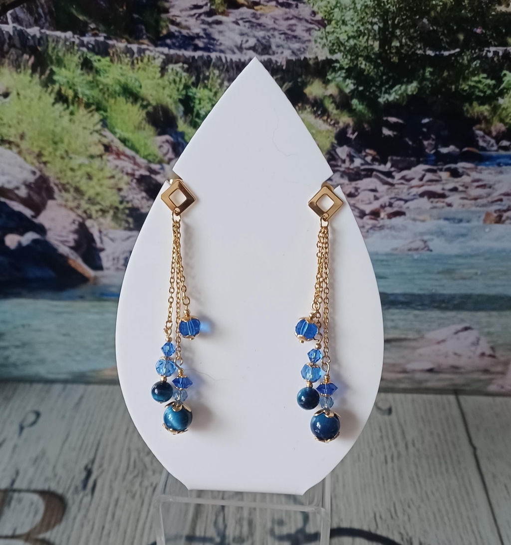 Des bijoux en pierres naturelles de qualité, mises en valeur avec des apprêts en acier inoxydable et des perles en verre imitation cristal (ou en cristal) qui réhausseront vos bijoux.