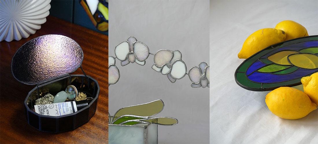 Découvrez des créations artisanales en vitrail, réalisées à la main, pensées comme des cadeaux uniques et lumineux pour marquer une attention particulière. Objets décoratifs, pièces poétiques et créations originales pour offrir un cadeau qui a du sens.