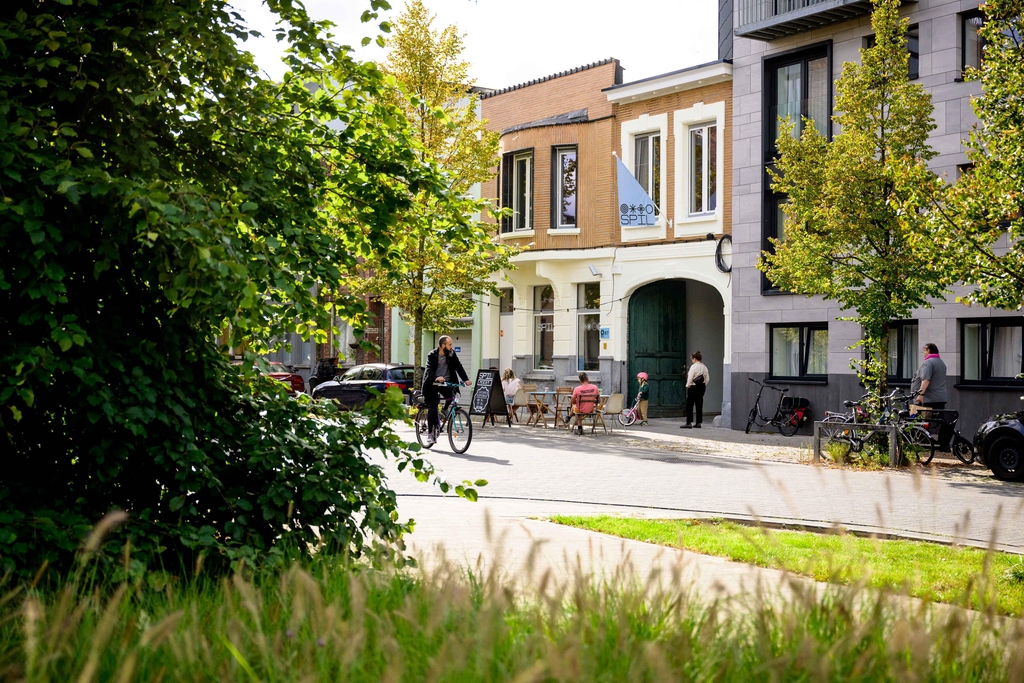 Sfeerbeeld van de voorgevel van SPIL koffiebar