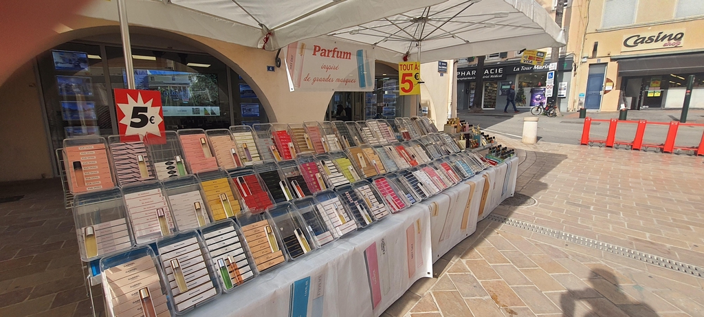 Boutique de parfum générique 33ml inspiré de grand nom de parfum, nous sommes situé a Toulon (83200). 