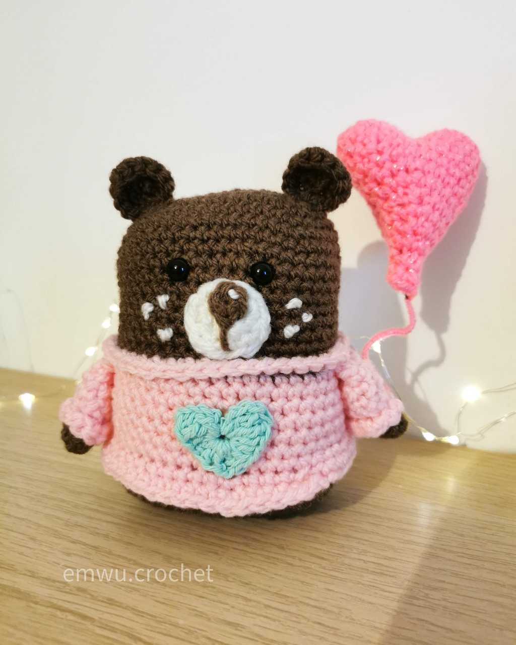 ours en crochet avec ballon coeur