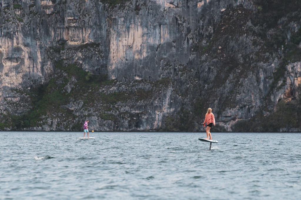 Tu aimerais voler au dessus de l’eau ? 🏄‍♀️
Viens découvrir le eFOIL à Deauville et apprends à voler sur l’eau en quelques minutes seulement 😍
SENSATIONS EXTRÊMES GARANTIES
FACILE et ACCESSIBLE A TOUS
Vivez un moment unique au dessus de l’eau ✨