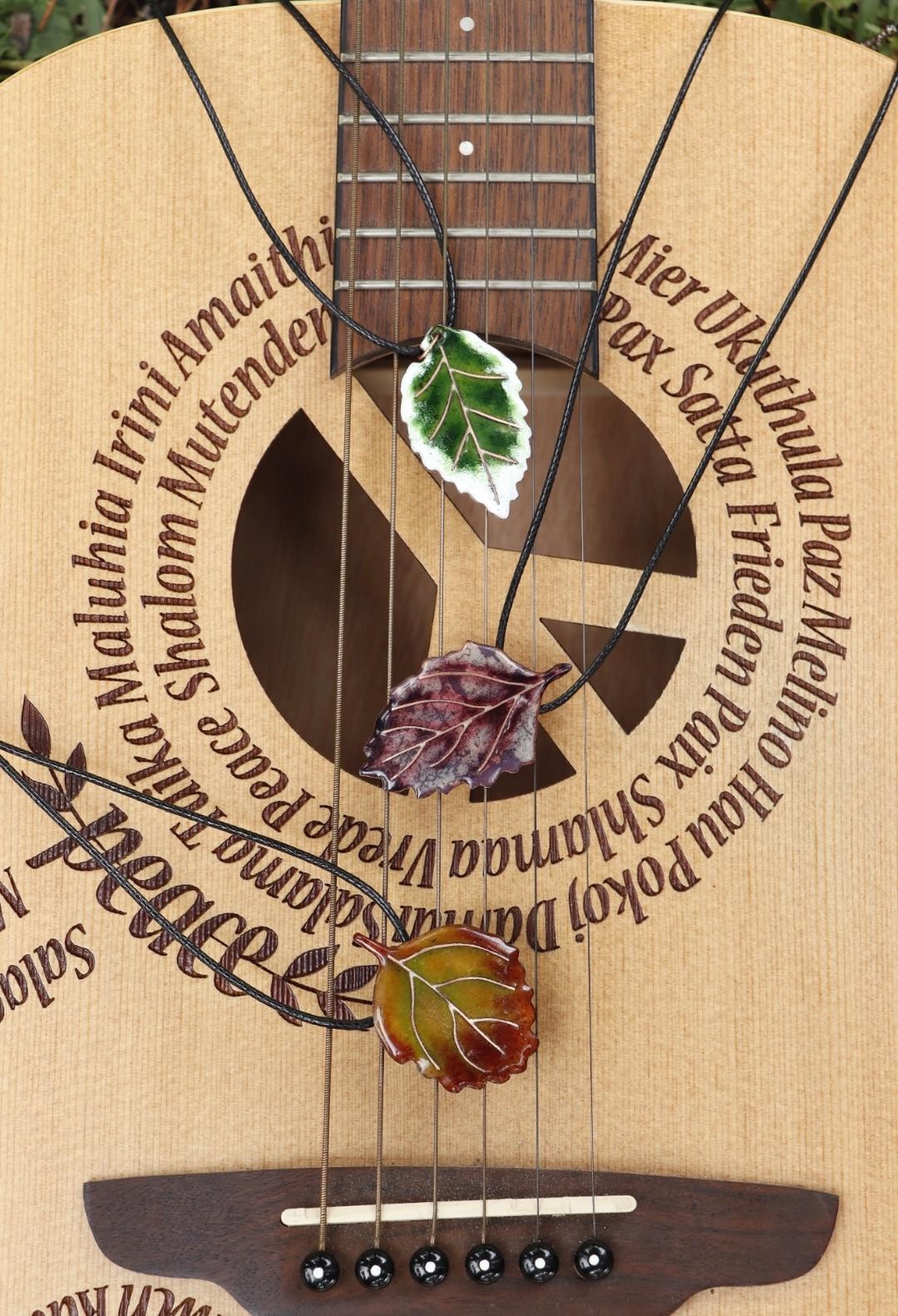 Joyería esmaltada al fuego hecha a mano