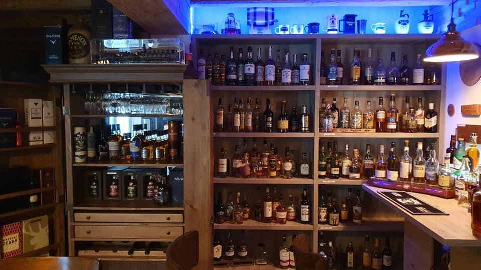 Der kleine Shop für ausgesuchte Flaschen und Tasting Tickets - Distillers Lounge - der Ort zum Genießen 🥃❤️ 