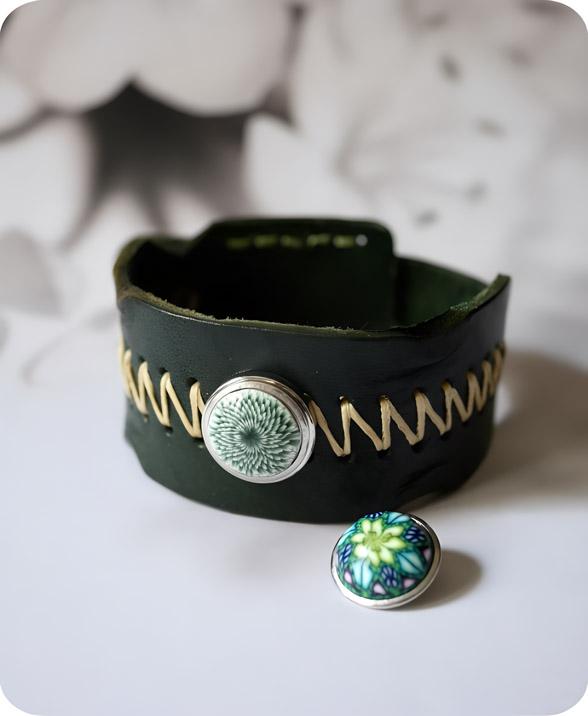 Bracelets en simili cuir ou cuir pour homme ou femme avec des perles interchangeables, fait main par JCM Atelier. Bracelet au motif floral ou mandala à personnaliser
