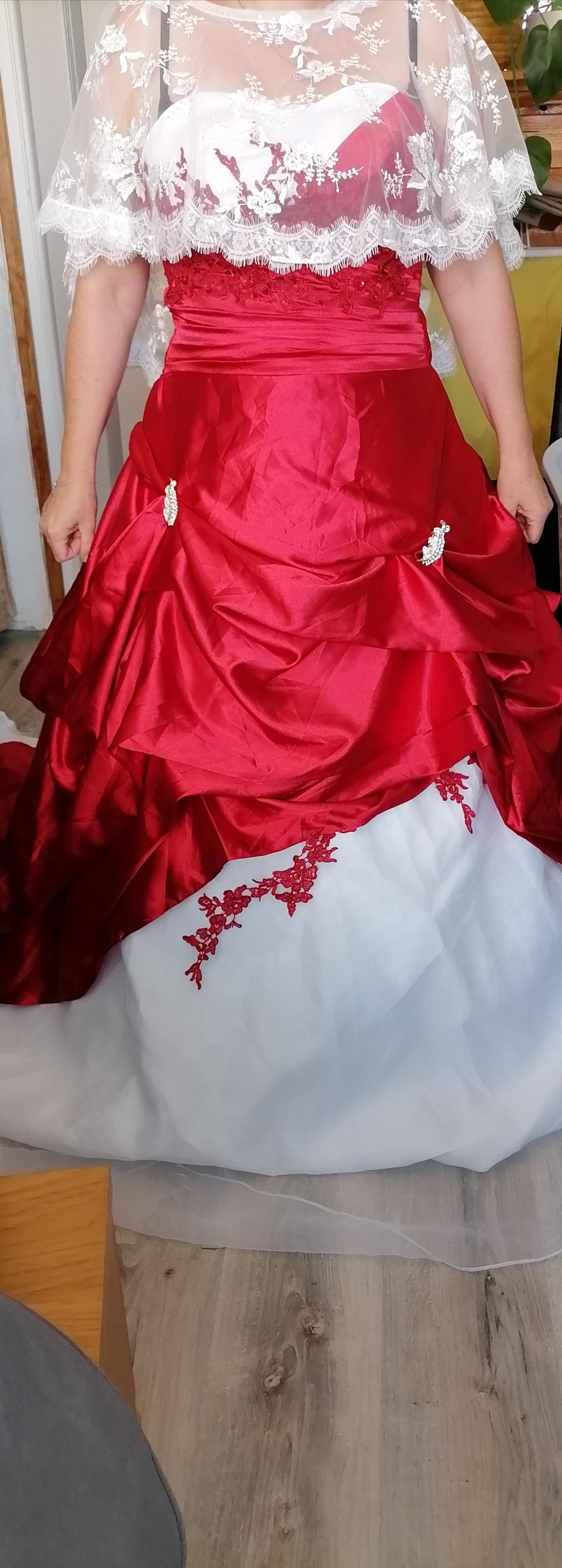 retouche sur robe de marié.
