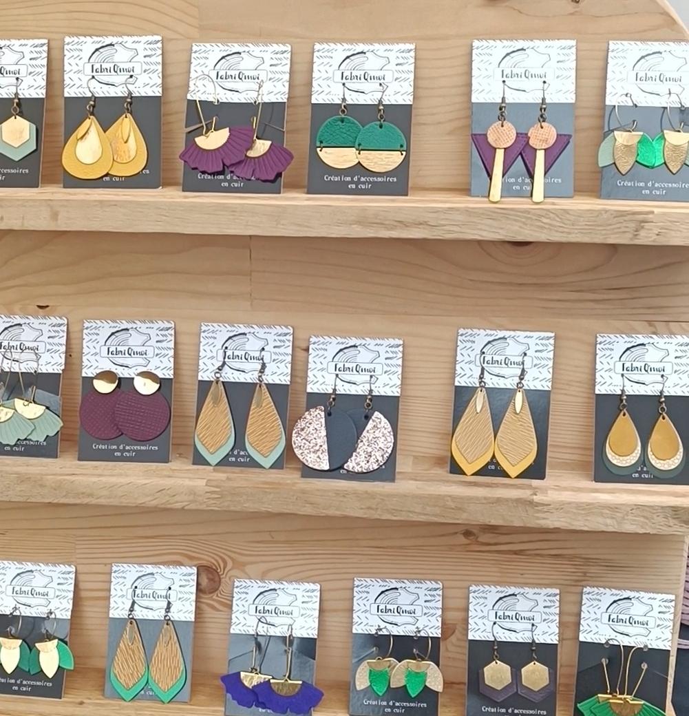 Boucles d'oreilles de toutes les couleurs et de toutes 