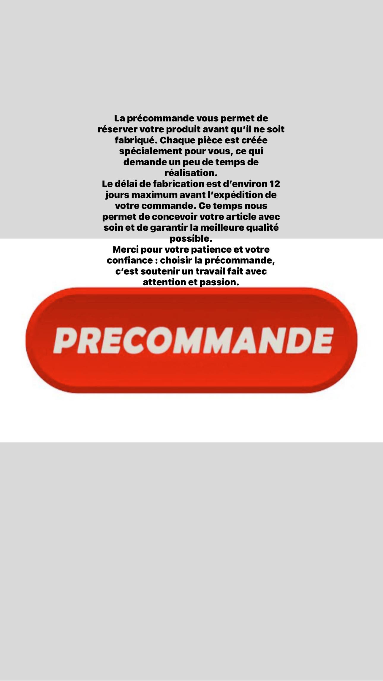 a précommande vous permet de réserver votre produit avant qu’il ne soit fabriqué. Chaque pièce est créée spécialement pour vous, ce qui demande un peu de temps de réalisation.
Le délai de fabrication est d’environ 12 jours avant l’expédition de votre commande. Ce temps nous permet de concevoir votre article avec soin et de garantir la meilleure qualité possible.
Merci pour votre patience et votre confiance : choisir la précommande, c’est soutenir un travail fait avec attention et passion.