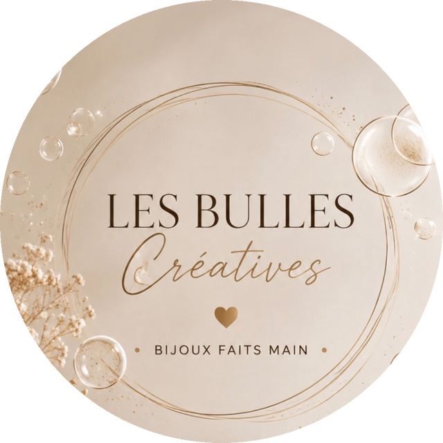 Bienvenue chez Les Bulles Créatives !
Découvrez nos pampilles interchangeables en argile polymère montées sur des créoles en acier inoxydable, conçues pour être légères, confortables et élégantes. Chaque création est fabriquée à la main en France, dans notre atelier en Gironde. Grâce à la résine protectrice, vos bijoux gardent leur éclat et leur durabilité au quotidien. Transformez votre style en un clin d’œil simplement en changeant vos pampilles selon votre humeur ou votre tenue. Nos créations allient qualité artisanale, matières durables et design unique pour des bijoux qui vous accompagnent tous les jours.

pampilles interchangeables
créoles acier inoxydable
bijoux légers
bijoux artisanaux France