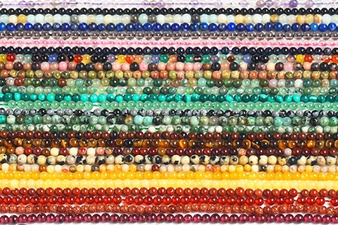 Création de bijoux en pierres naturelles gradées 