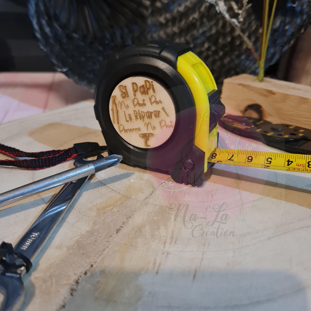 Cadeaux Gravés pour Hommes : Personnalisés et Uniques