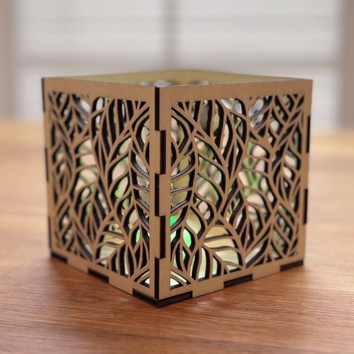 Dekorative Windlichter aus Holz und Glas