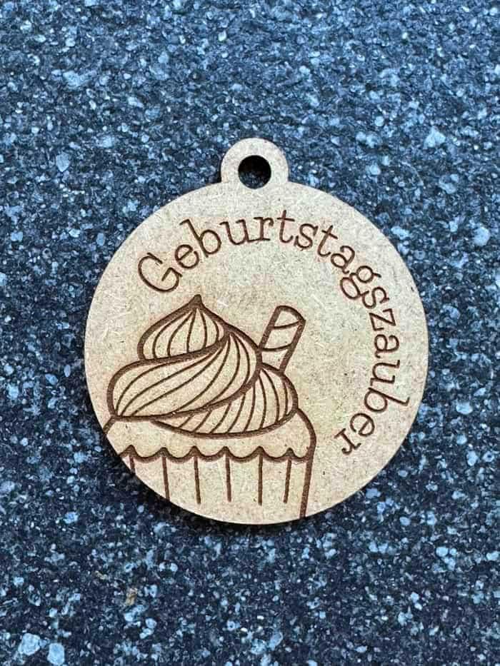 Geschenkanhänger aus MDF