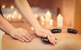 photo massage aux pierres chaudes