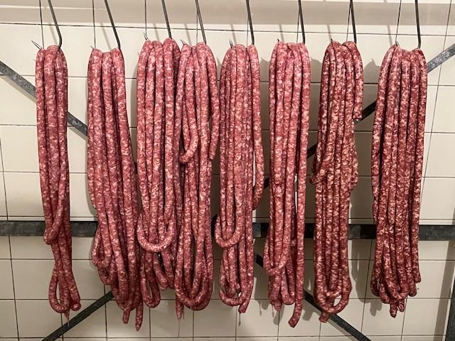 Macelleria - Salumeria con prodotti nostrani e locali